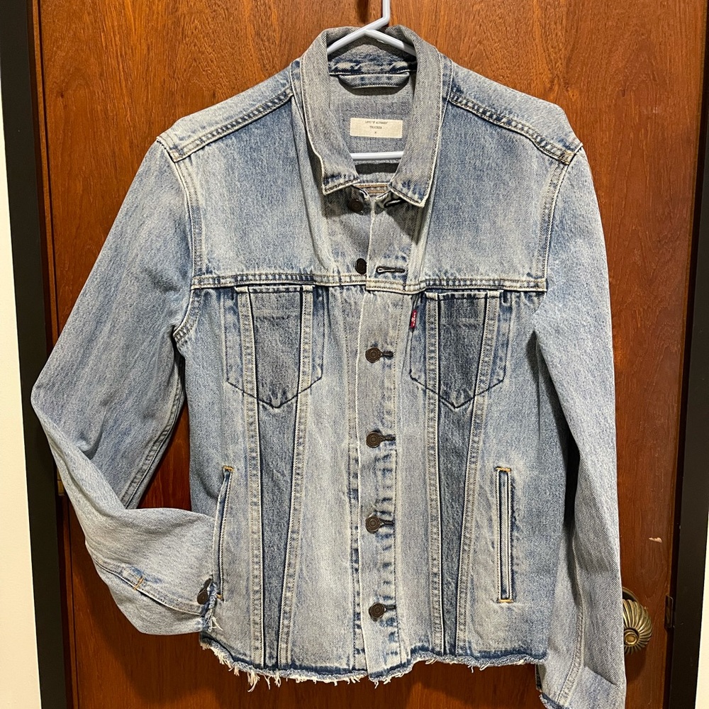 Levi’s Altered Line